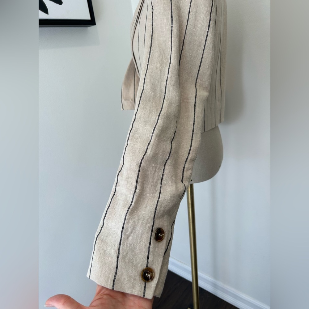 ASTR - The Label Rozette Cropped Pinstripe Linen Jacket Size XS - Picture 8 of 13